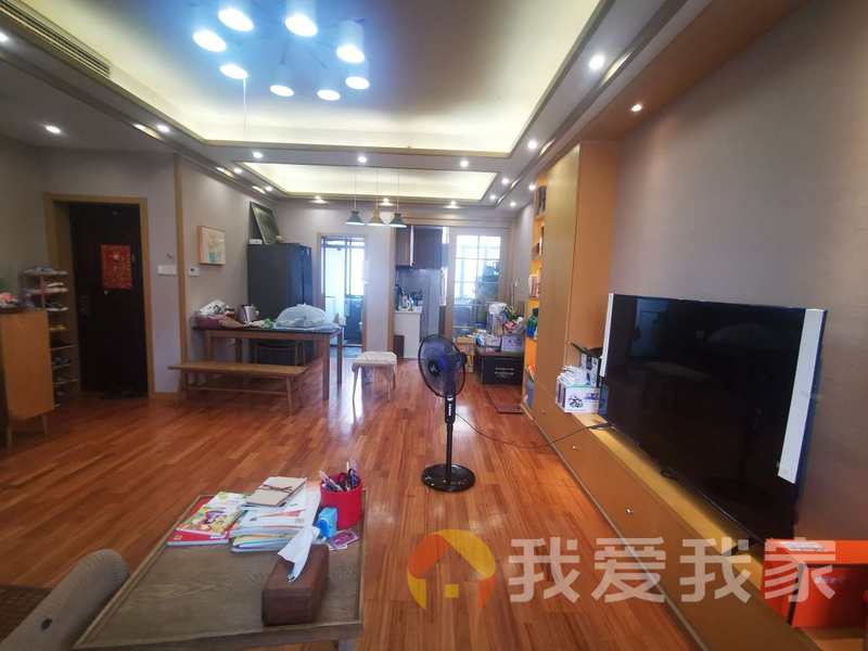 南昌我爱我家高校住宅小区 南北通透，采光好 装修好，环镜优美 中间楼层