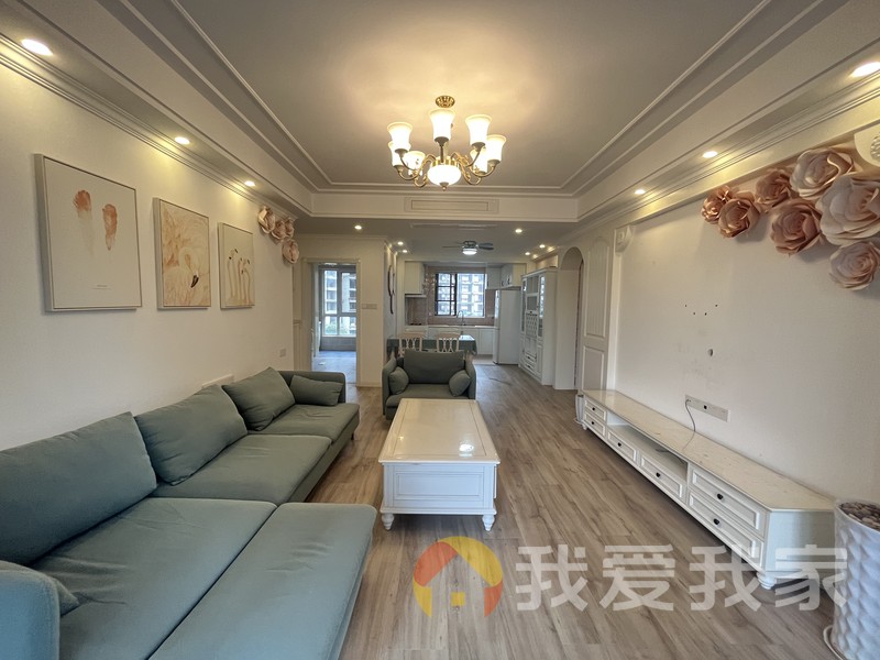 世纪滨江精装3房。拎包入住。家具家电全都带，随时看房