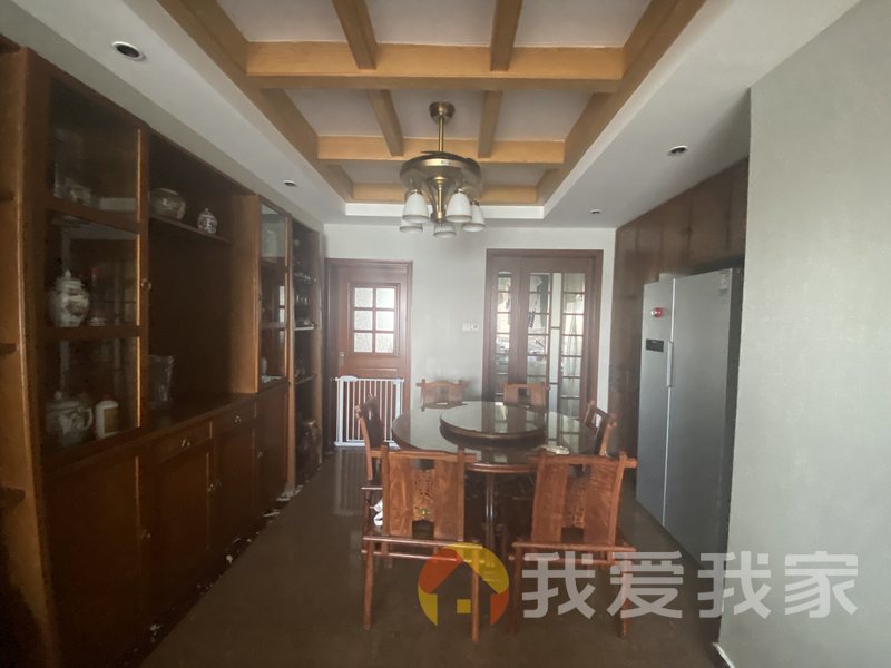 近水花园 南北通透，采光好 装修好，环镜优美 近地铁 中间楼层