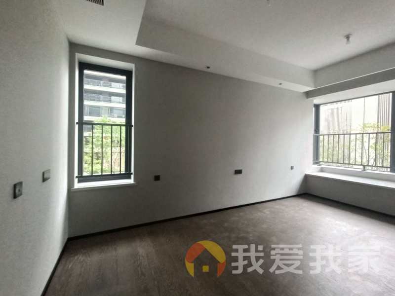 南昌我爱我家华侨城万科六期汀岸 南北通透，采光好 装修好，环镜优美 周边匹套完善，，出行方便