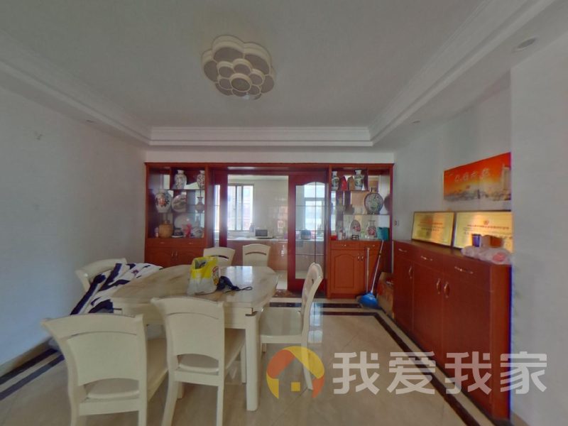 南昌我爱我家绿湖豪城二期 南北通透，采光好 装修好，环镜优美 近地铁 视野好，诚心出售
