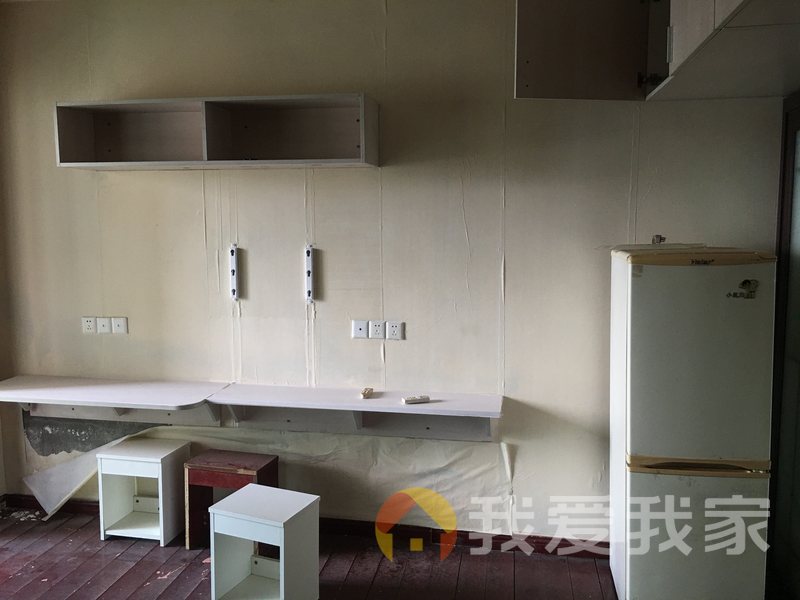 巢蓝郡 南北通透，采光好 装修好，环镜优美 近地铁 中间楼层