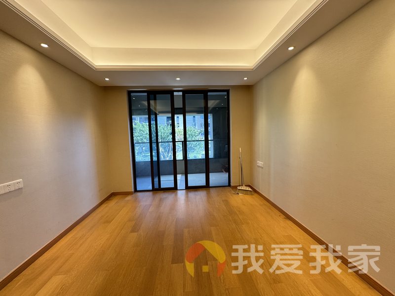 新力榕园 南北通透，采光好 装修好，环镜优美 周边匹套完善，，出行方便