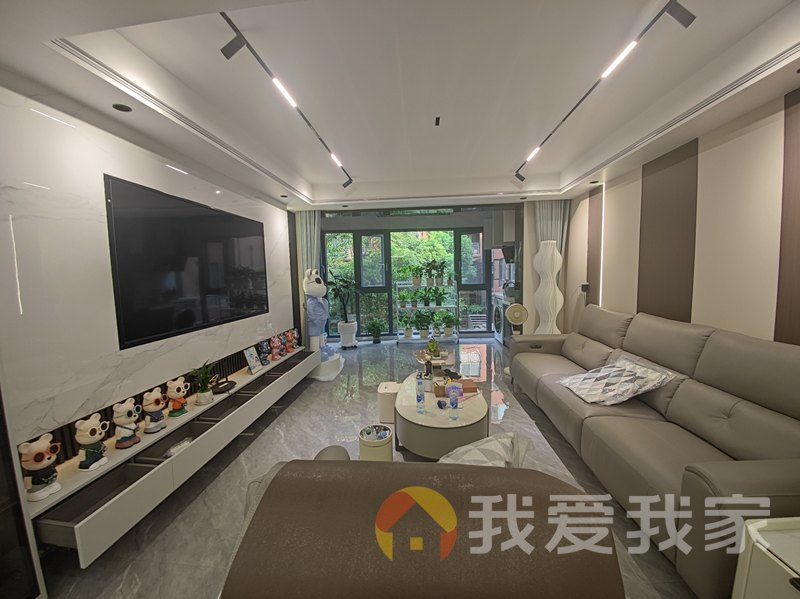 南昌我爱我家红谷春晖园 南北通透，采光好 装修好，环镜优美 近地铁 周边匹套完善，，出行方便