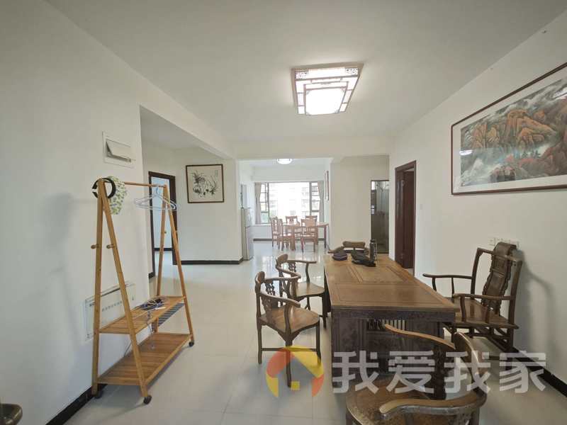 南昌我爱我家绿湖豪城二期 南北通透，采光好 装修好，环镜优美 近地铁 中间楼层