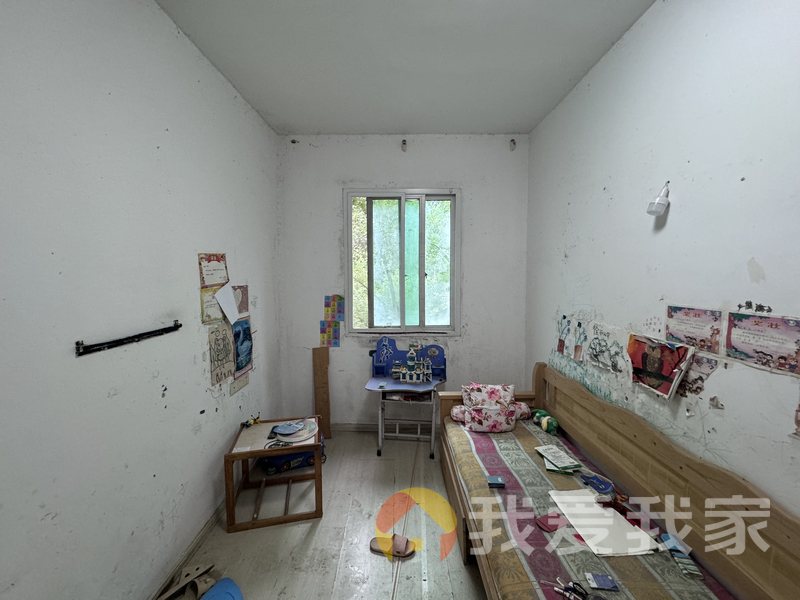铁路八村 南北通透，采光好 中间楼层