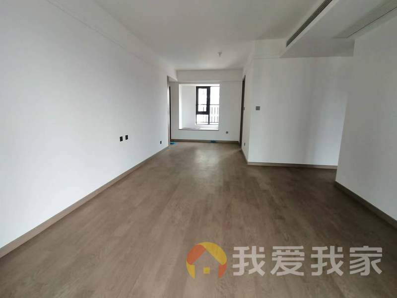 南昌我爱我家华侨城万科五期云域 南北通透，采光好 装修好，环镜优美 视野好，诚心出售