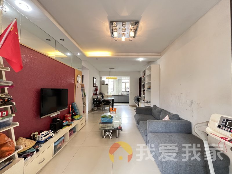 南昌我爱我家绿湖豪城一期 南北通透，采光好 装修好，环镜优美 近地铁 周边匹套完善，，出行方便
