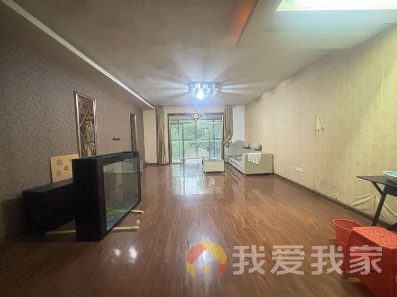 南昌我爱我家平安象湖风情 南北通透，采光好 装修好，环镜优美 中间楼层