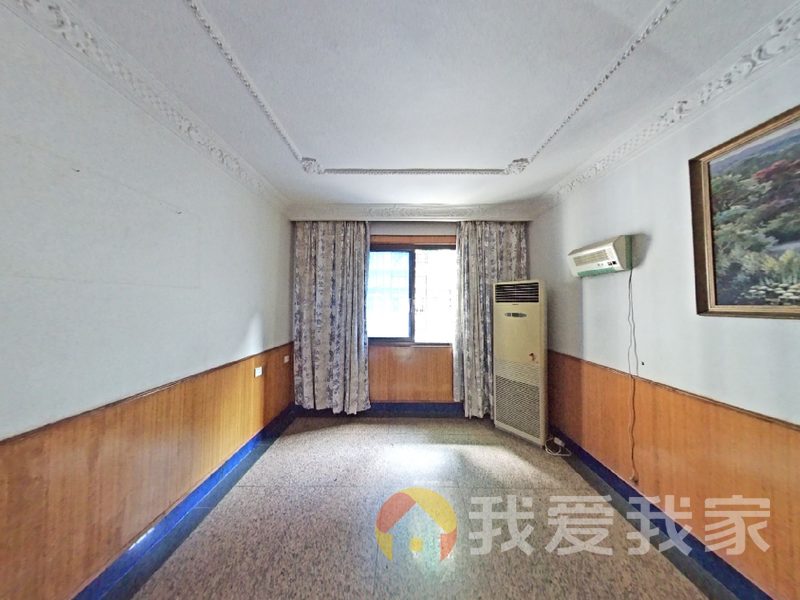 出入方便，购物方便，读书方便。