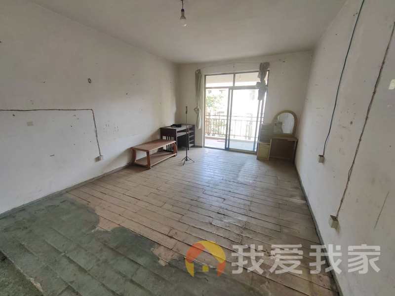 力天阳光地带 南北通透，采光好 中间楼层