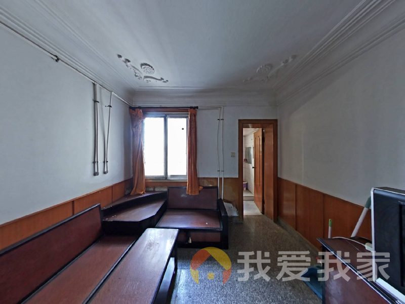 南北通透全天太阳拎包入住，诚心出售。南北通透全天太阳拎包入住
