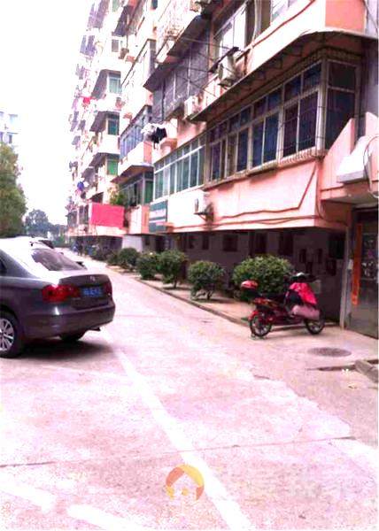 房东诚心出售  ，看中可以谈价。