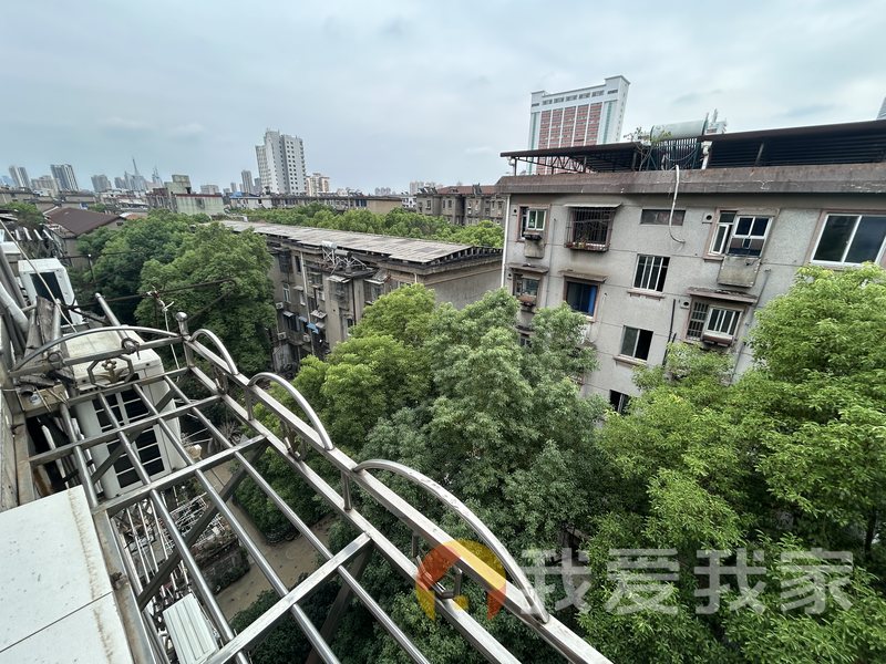 南昌我爱我家省政府大院 南北通透，采光好 装修好，环镜优美 近地铁 视野好，诚心出售