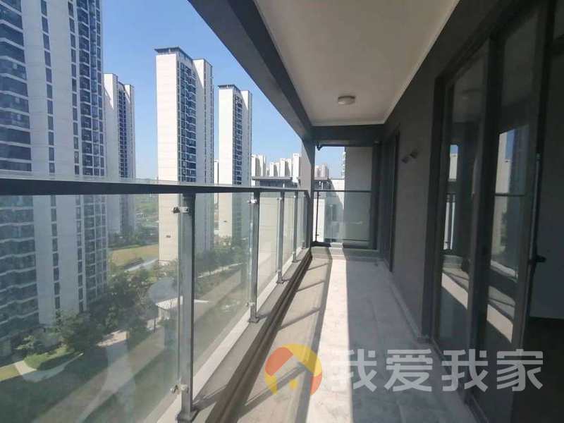 南昌我爱我家华侨城万科五期泊岸 南北通透，采光好 装修好，环镜优美 视野好，诚心出售