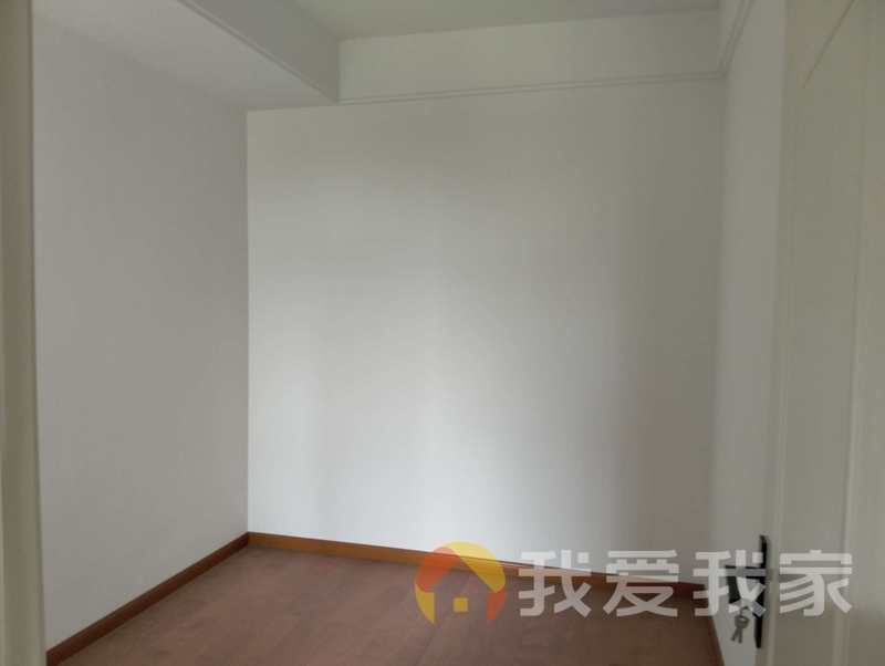 南昌我爱我家江湾豪庭 南北通透，采光好 装修好，环镜优美 近地铁 周边匹套完善，，出行方便