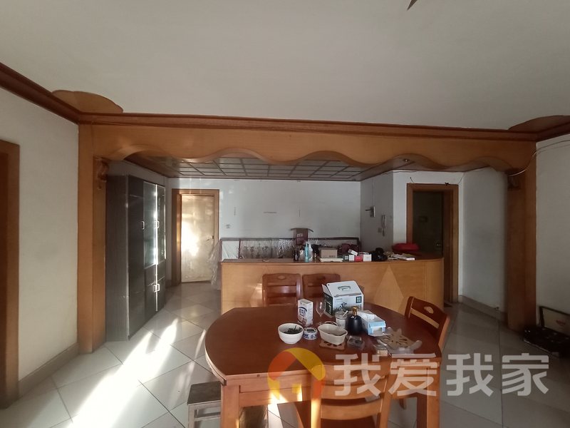 南昌我爱我家桃花苑商住小区 南北通透，采光好 中间楼层