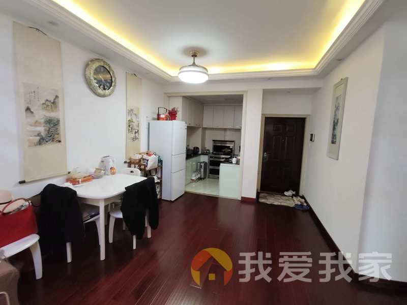 南昌我爱我家紫金城红郡 南北通透，采光好 装修好，环镜优美 周边匹套完善，，出行方便
