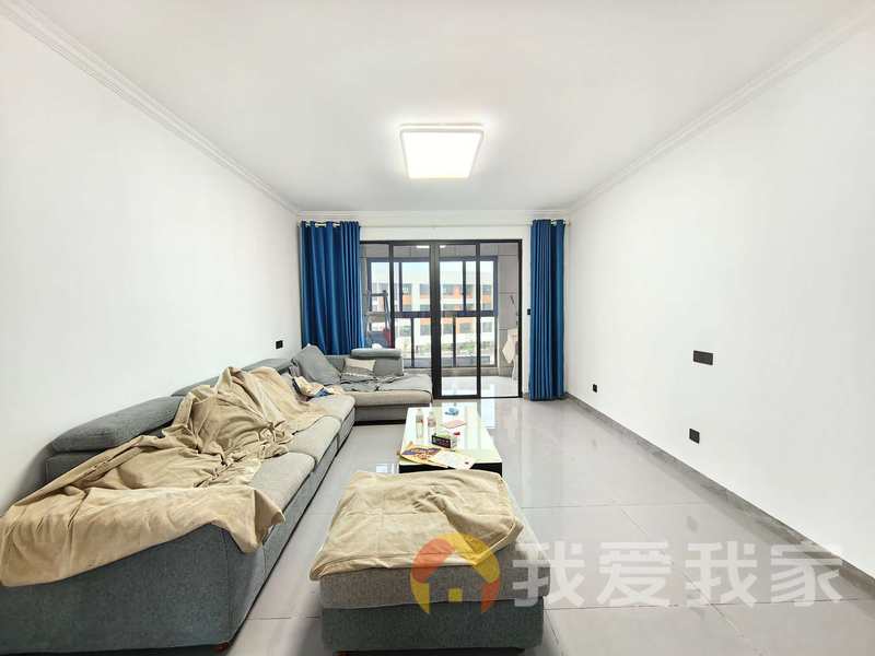 新力合园精装洋房四房，家具家电齐全，拎包入住，近地铁