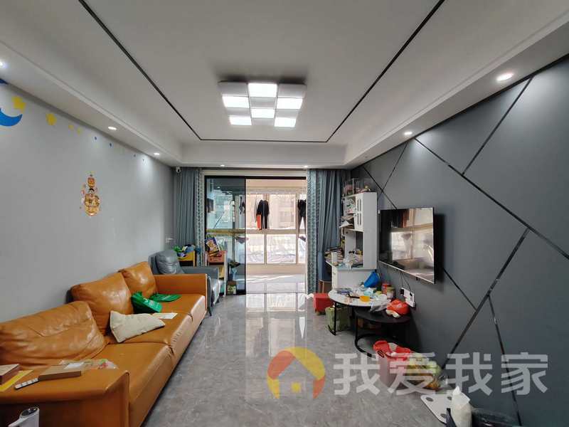君悦府 南北通透，采光好 装修好，环镜优美 中间楼层