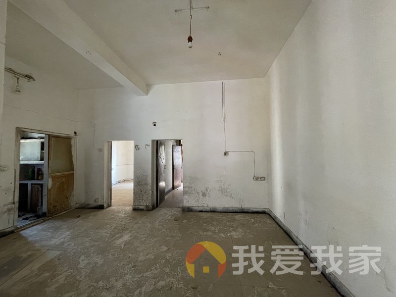 南昌我爱我家青山南路油脂化工厂宿舍 南北通透，采光好 装修好，环镜优美 近地铁 周边匹套完善，，出行方便