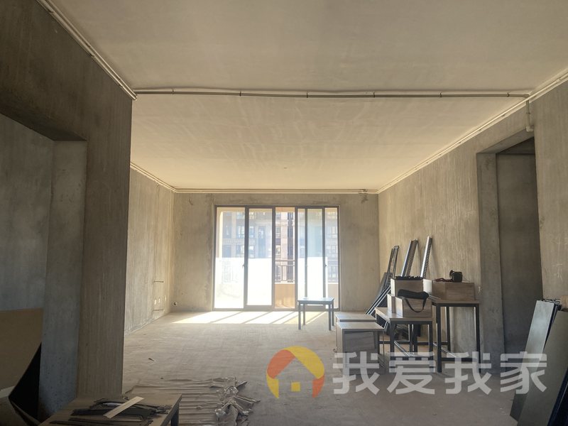 绿地悦城D区 南北通透，采光好 中间楼层