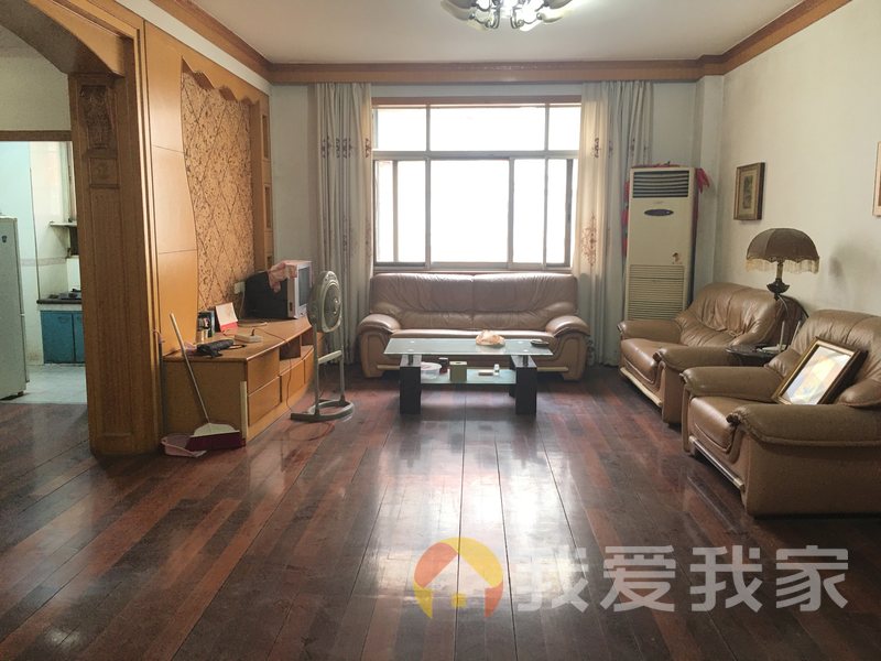 南昌我爱我家贤士湖住宅小区 南北通透，采光好 装修好，环镜优美 中间楼层