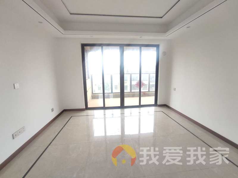 南昌我爱我家南昌隔壁 电梯洋房大4房带车位，全天太阳，小区中间