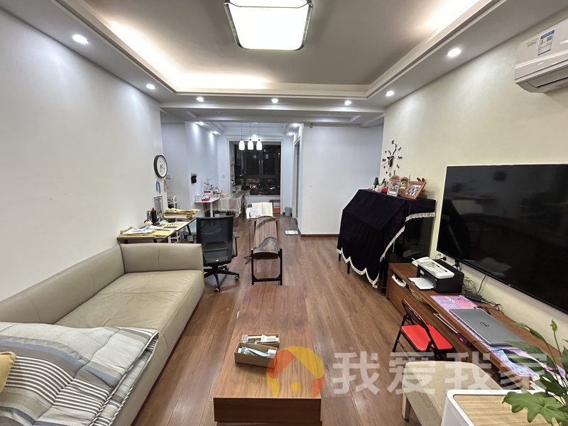 南昌我爱我家绿地外滩公馆 南北通透，采光好 装修好，环镜优美 近地铁 中间楼层