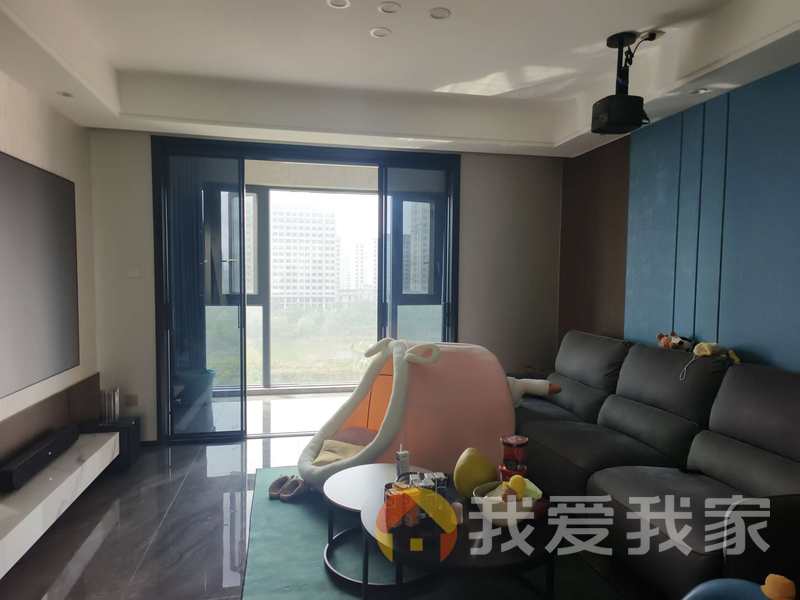 南昌我爱我家国贸天琴湾西区 南北通透，采光好 装修好，环镜优美 中间楼层