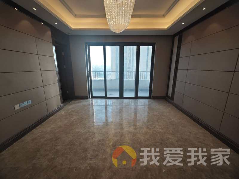 红谷滩旁 恒大力作 豪装 好楼层 可谈随时看