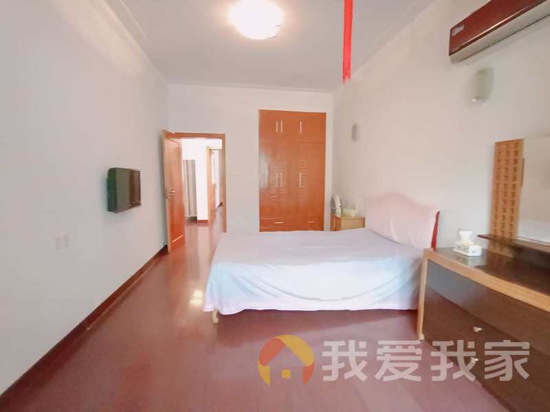 南昌我爱我家莲塘体育馆小区 南北通透，采光好 装修好，环镜优美 中间楼层