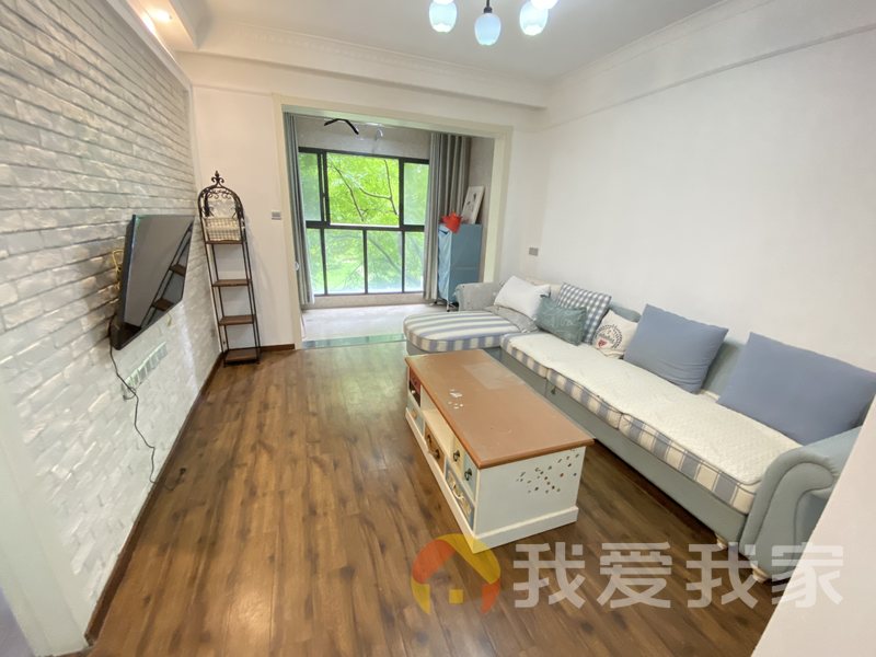 南昌我爱我家中央香榭花园一期 南北通透，采光好 装修好，环镜优美 近地铁 周边匹套完善，，出行方便
