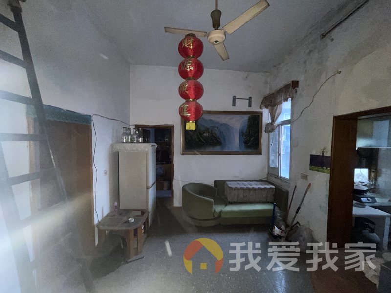 南昌我爱我家青山南路油脂化工厂宿舍 南北通透，采光好 装修好，环镜优美 近地铁 视野好，诚心出售