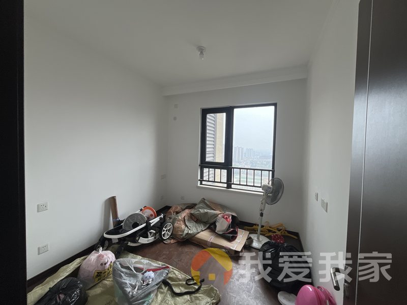 南昌我爱我家龙湖煌盛春江天玺 南北通透，采光好 装修好，环镜优美 视野好，诚心出售