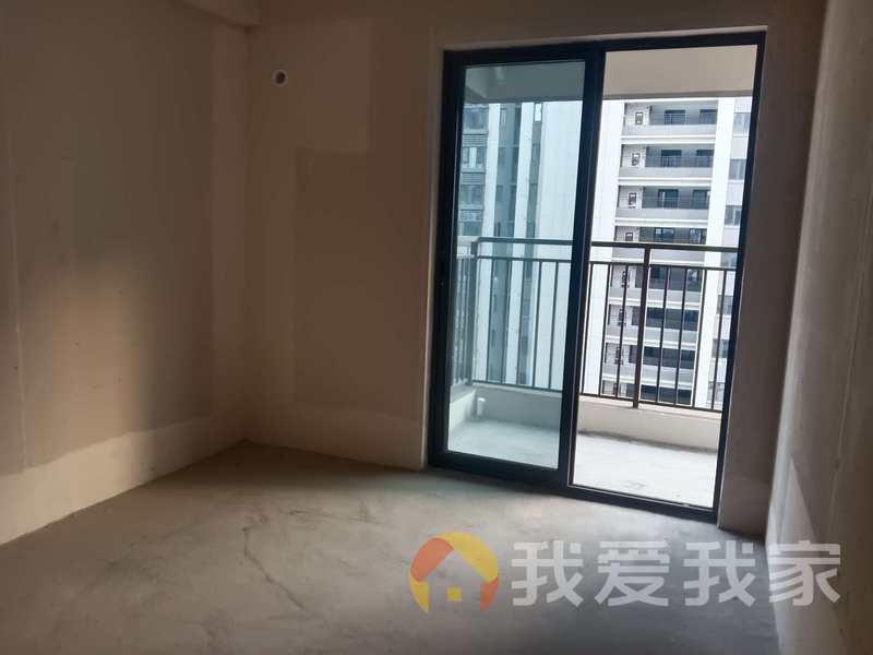绿都观澜府南苑 南北通透，采光好 周边匹套完善，，出行方便