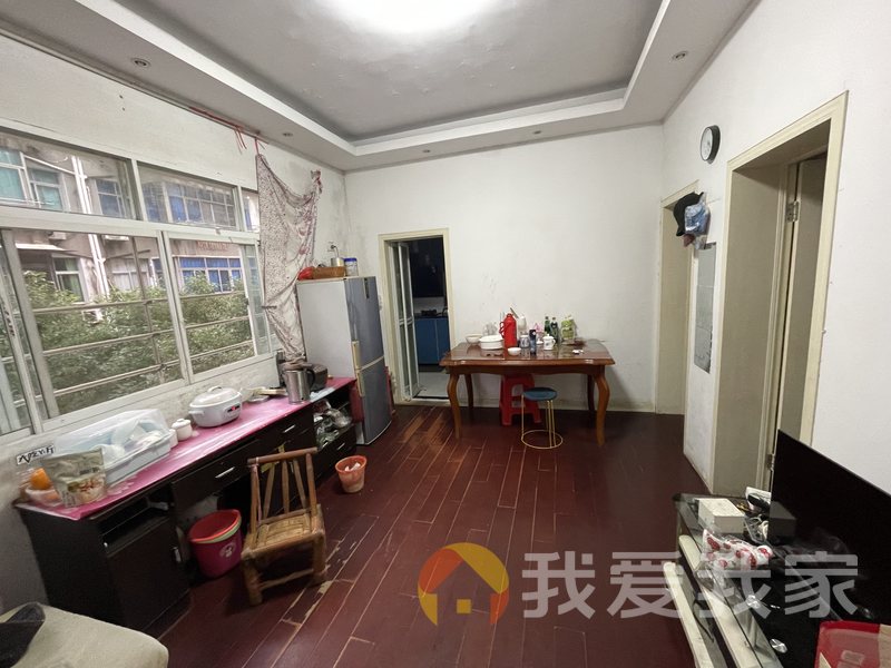 南昌我爱我家五纬路18号化纤厂宿舍 南北通透，采光好 装修好，环镜优美 视野好，诚心出售