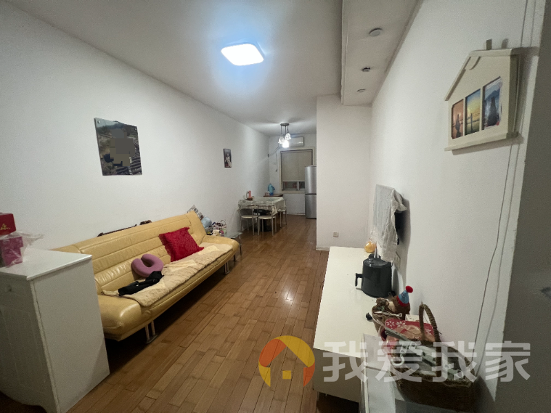 站前西路176号公交公司宿舍 南北通透，采光好 周边匹套完善，，出行方便