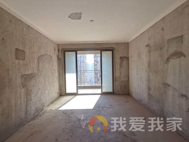 南昌我爱我家小区中央位置，难得毛坯通透三房