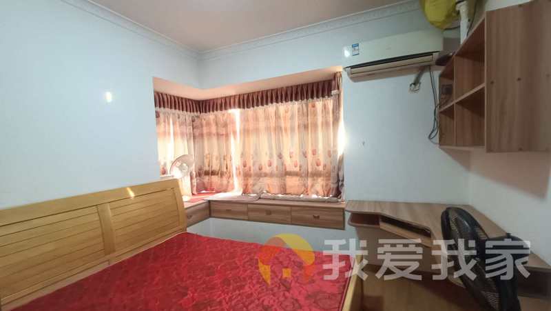 壹品中央 南北通透，采光好 装修好，环镜优美 近地铁 中间楼层