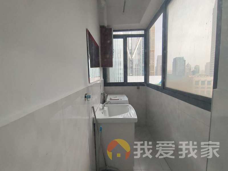 南昌我爱我家世纪中央城 南北通透，采光好 装修好，环镜优美 近地铁 中间楼层