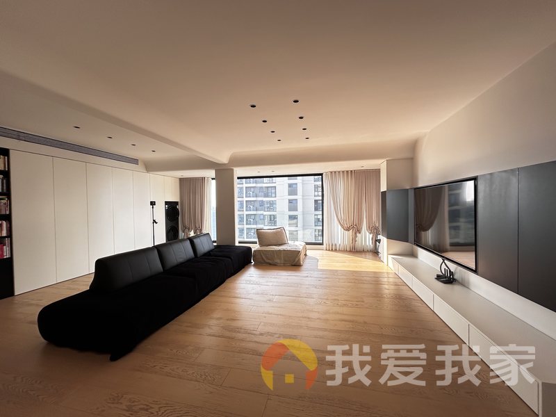南昌我爱我家华侨城万科五期泊岸 南北通透，采光好 装修好，环镜优美 视野好，诚心出售