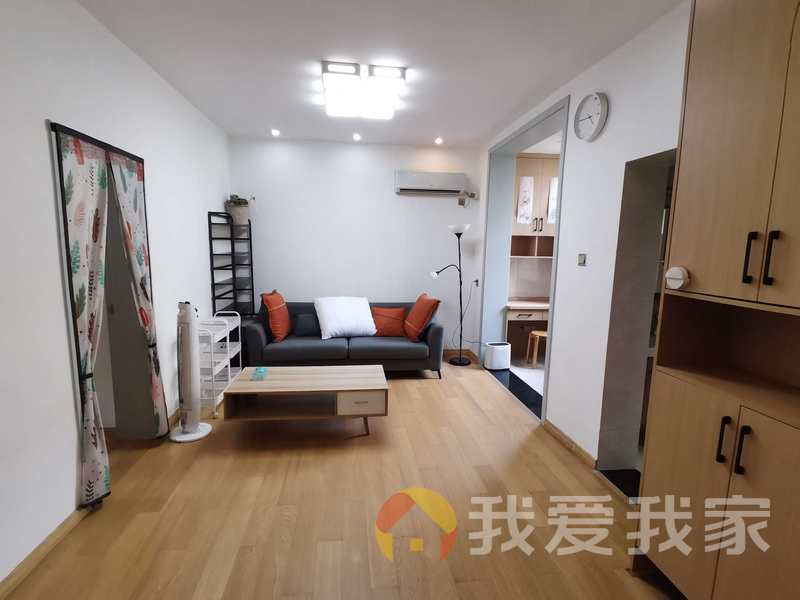 三经路113号制药厂宿舍北区 南北通透，采光好 装修好，环镜优美 近地铁 视野好，诚心出售