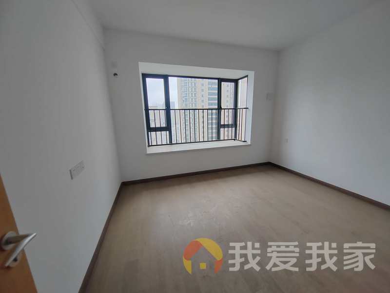 南昌我爱我家力高雍湖国际 南北通透，采光好 装修好，环镜优美 近地铁 视野好，诚心出售