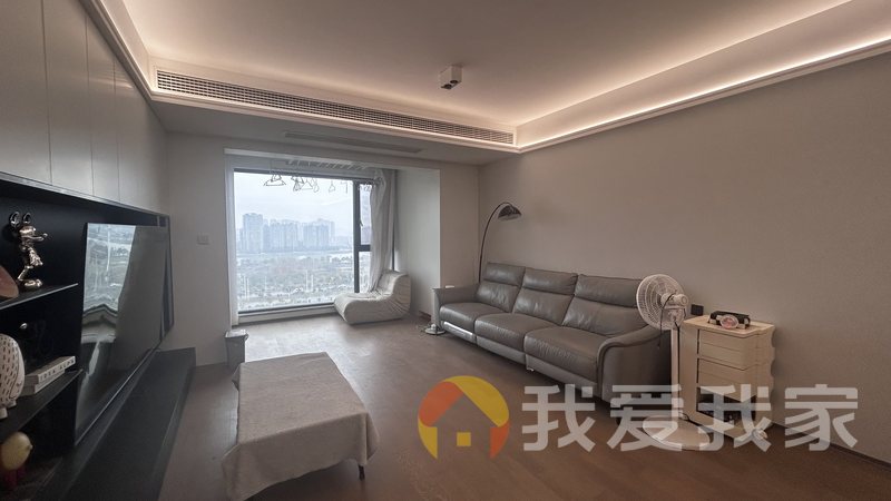 南昌我爱我家华侨城万科五期云域 南北通透，采光好 装修好，环镜优美 中间楼层