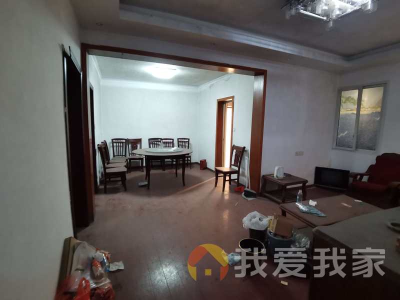 站南街 南北通透，采光好 装修好，环镜优美 近地铁 中间楼层