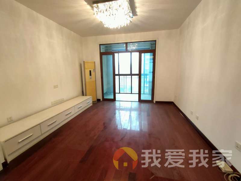 南昌我爱我家联泰香域滨江 南北通透，采光好 装修好，环镜优美 近地铁 中间楼层