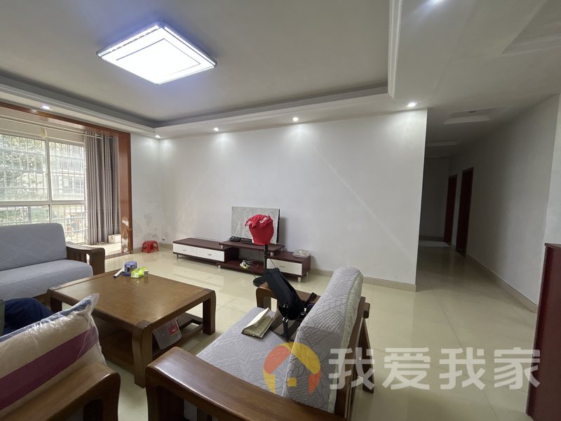 南昌我爱我家正荣大湖之都蓝汀岸 南北通透，采光好 装修好，环镜优美 近地铁 周边匹套完善，，出行方便
