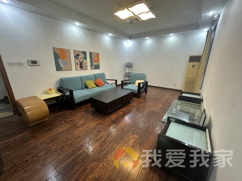 南昌我爱我家供电红谷小区 南北通透，采光好 装修好，环镜优美 近地铁 中间楼层