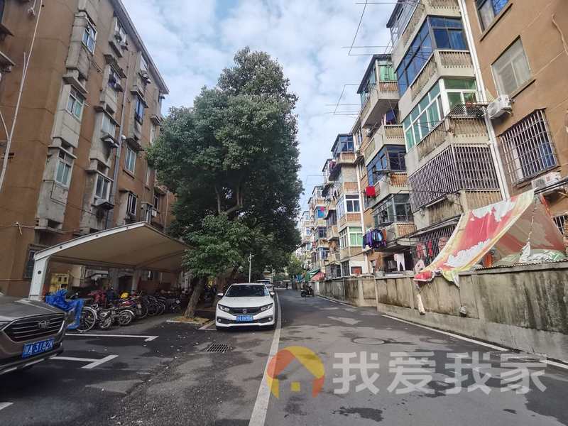 南昌我爱我家青山湖南钢生活区 南北通透，采光好 装修好，环镜优美 视野好，诚心出售